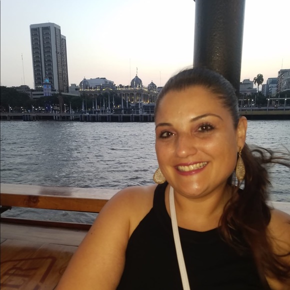 Meet your Posher, Alicia - Picture 3 of 3